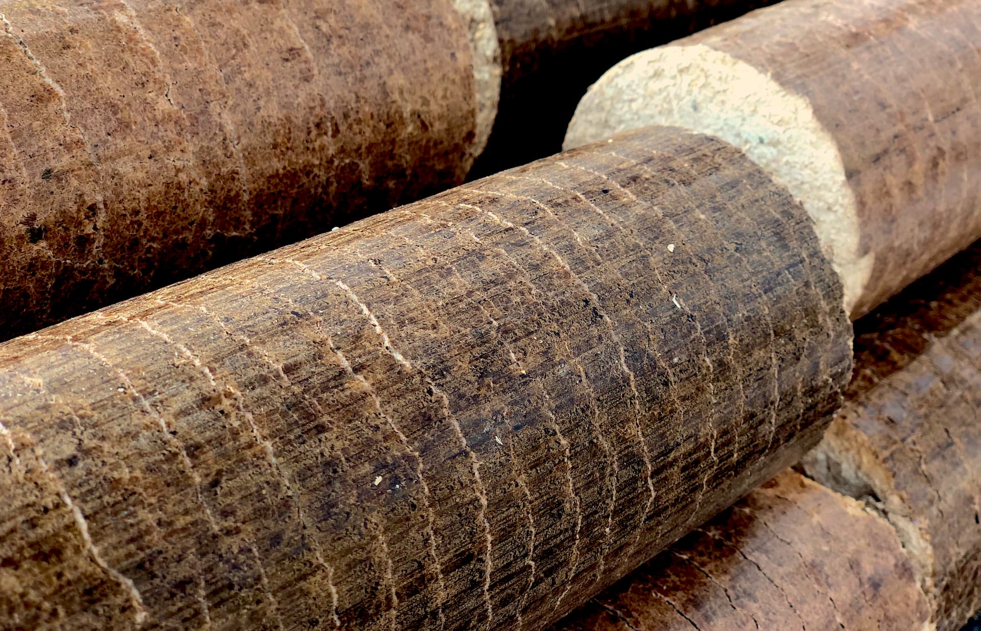 Vendita di tronchetti di legno pressato per il riscaldamento